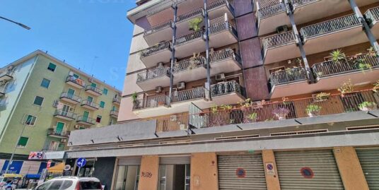 FOGGIA – VENDESI – LOCALE VIA TARANTO NN. 50E – 50F –  MQ.71 CAT., DUE INGRESSI.