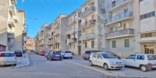 FOGGIA – VENDESI – VIA MENDOLICCHIO, 11 – VANI 3/MQ. 81 CAT., PREZZO TRATTABILE